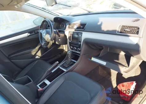 2012 Volkswagen Passat 2.5L Se z USA, uszkodzony, nr VIN 1VWBP7A33CC102365